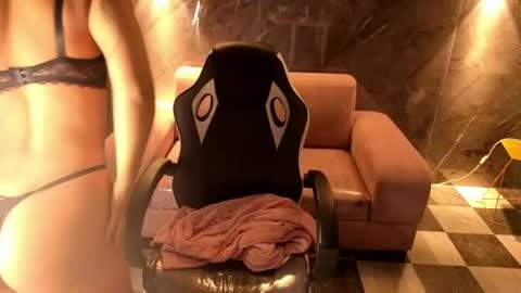 Snapshot of catalella_little_b chatting on July 15, 7:41 pm catalella_little_b online show from July 15, 7:41 pm