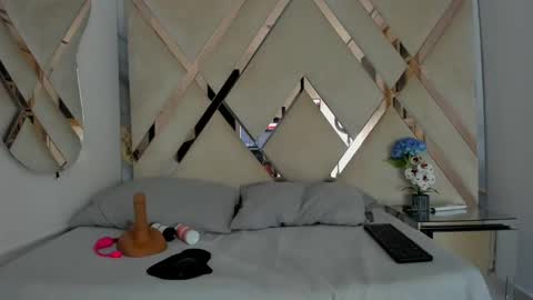 cataleyaxht online show from October 15, 12:27 pm