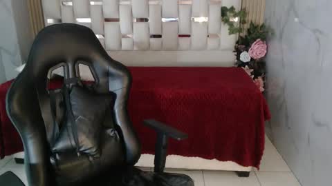 Catalina  online show from March 19, 3:10 am