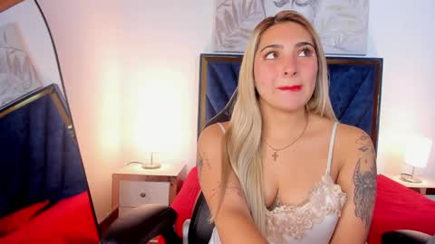 catalina_osorio online show from April 15, 11:39 am