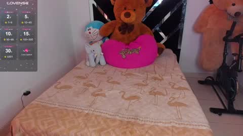 Snapshot of catalina_smith__ chatting on December 4, 2:20 am Catalina online show from December 4, 2:20 am