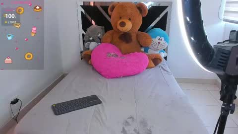 Snapshot of catalina_smith__ chatting on September 24, 10:13 pm Catalina online show from September 24, 10:13 pm