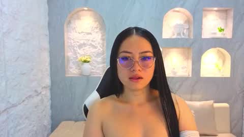 Snapshot of catalina_tx_ chatting on February 7, 1:37 pm Online 800 to 1400 online show from February 7, 1:37 pm