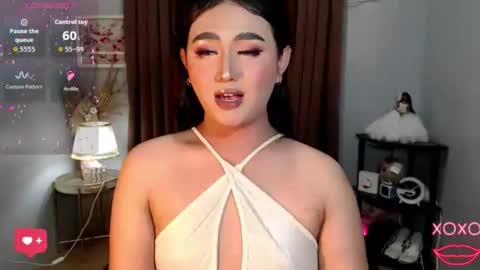 Snapshot of catherine_louise chatting on October 21, 5:52 am cath online show from October 21, 5:52 am