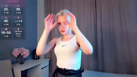 Mia online show from March 19, 11:03 am