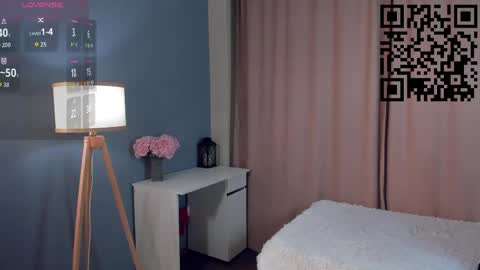 Mia online show from April 15, 11:06 am