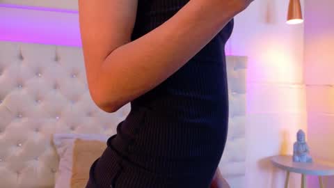 Snapshot of cathmellow_ chatting on December 5, 8:05 pm CATH online show from December 5, 8:05 pm