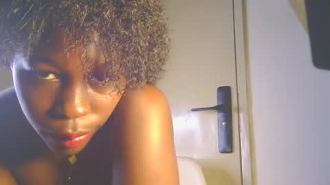 Snapshot of cathynoir chatting on October 11, 1:27 am catrine online show from October 11, 1:27 am