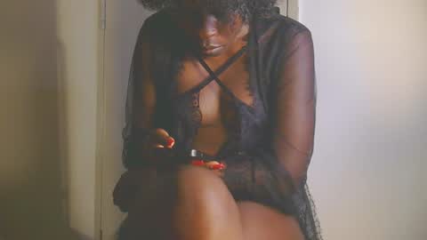 Snapshot of cathynoir chatting on October 18, 9:26 pm catrine online show from October 18, 9:26 pm