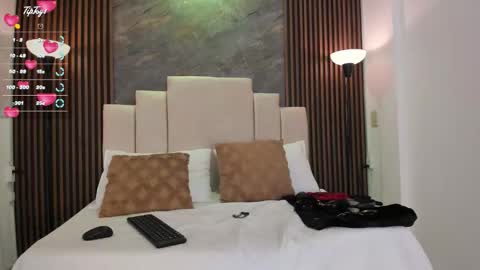 Snapshot of catiusca_reyes_03 chatting on January 14, 11:49 am catiusca_reyes_03 online show from January 14, 11:49 am