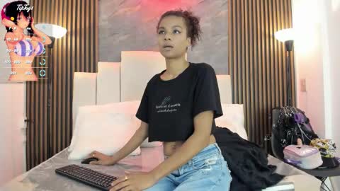 Snapshot of catiusca_reyes_03 chatting on February 19, 11:50 am catiusca_reyes_03 online show from February 19, 11:50 am