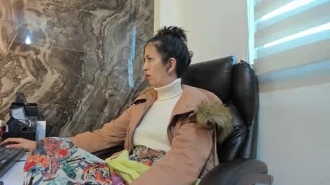 Snapshot of catt_evans1 chatting on December 20, 10:50 pm CATT EVANS online show from December 20, 10:50 pm