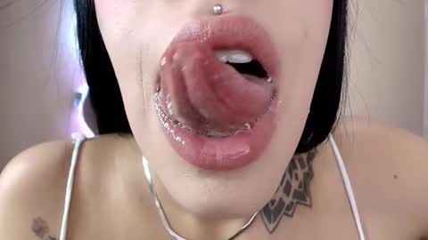 Snapshot of catte_jensen chatting on November 8, 3:39 am Cattleya online show from November 8, 3:39 am