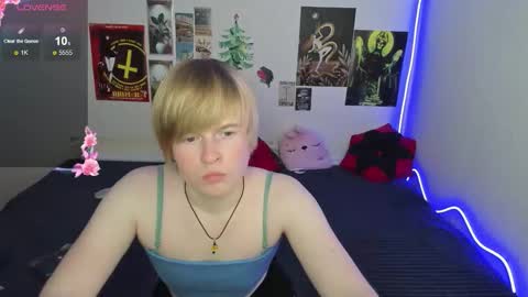 cattie_w_ online show from January 17, 1:21 am