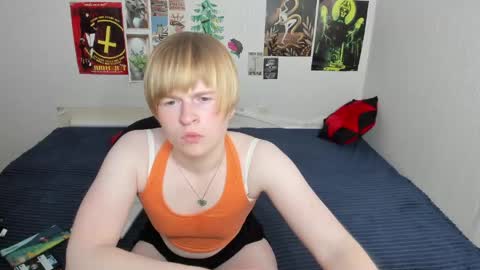 cattie_w_ online show from May 29, 1:14 am