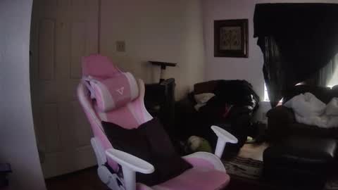 Snapshot of cattywompiscreations chatting on December 4, 2:37 pm zatbabydaddy online show from December 4, 2:37 pm