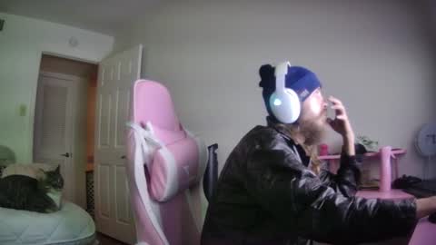 Snapshot of cattywompiscreations chatting on December 23, 11:06 pm zatbabydaddy online show from December 23, 11:06 pm