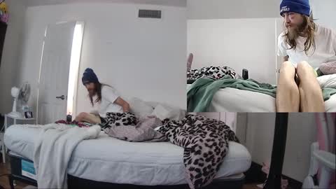 Snapshot of cattywompiscreations chatting on January 7, 6:24 pm zatbabydaddy online show from January 7, 6:24 pm