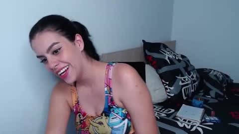 Snapshot of cazadora80s chatting on December 7, 5:15 am cazadora80s online show from December 7, 5:15 am