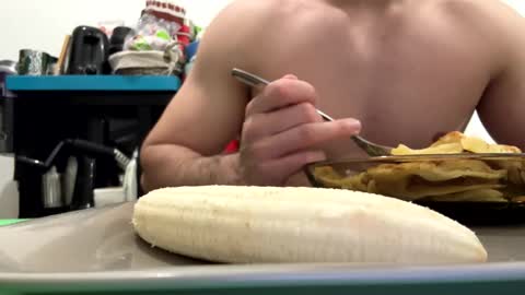 Snapshot of cballs34 chatting on February 26, 8:52 pm Matthiiieeeuuu online show from February 26, 8:52 pm