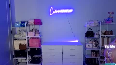 Ccinnamon online show from October 17, 12:14 am