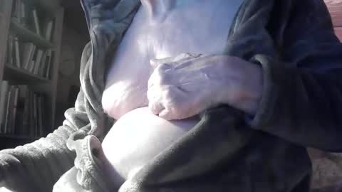 Snapshot of cd_99 chatting on January 4, 6:09 pm cd_99 online show from January 4, 6:09 pm