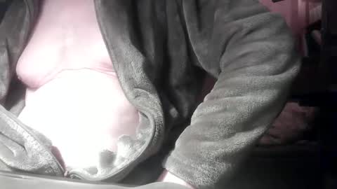 Snapshot of cd_99 chatting on February 23, 12:37 pm cd_99 online show from February 23, 12:37 pm