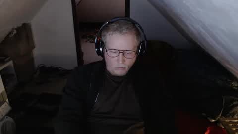 Snapshot of cebas chatting on February 25, 12:03 pm cebas online show from February 25, 12:03 pm