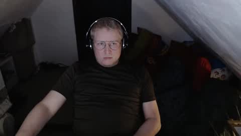 Snapshot of cebas chatting on March 7, 8:55 pm cebas online show from March 7, 8:55 pm