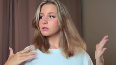 Lina  online show from March 22, 7:06 pm