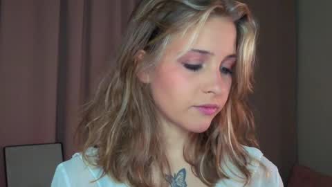 Lina  online show from April 7, 7:03 pm