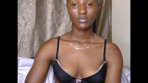cee_queen online show from June 11, 2:53 am