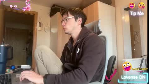 Snapshot of ceedm91 chatting on March 18, 10:40 am ceedm91 online show from March 18, 10:40 am