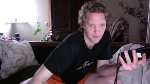 Snapshot of ceezeee chatting on December 17, 10:12 am ceezeee online show from December 17, 10:12 am