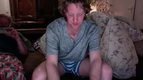 Snapshot of ceezeee chatting on January 4, 3:40 am ceezeee online show from January 4, 3:40 am