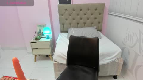 Snapshot of celeste_cortes chatting on December 19, 9:17 pm Celeste online show from December 19, 9:17 pm