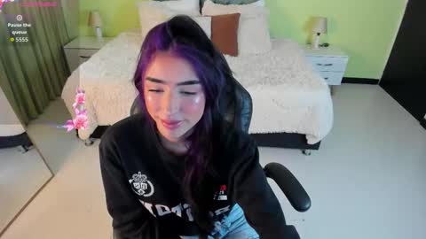 Snapshot of celeste_rous__ chatting on February 10, 12:09 pm Celeste online show from February 10, 12:09 pm