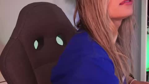 The girl of your eyes  online show from March 11, 11:15 pm