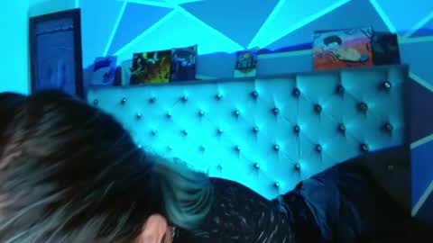 I am Valentinn online show from December 5, 6:59 pm