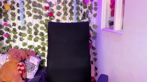 Snapshot of celestinepurple chatting on December 2, 5:04 pm Celestineeeeee online show from December 2, 5:04 pm