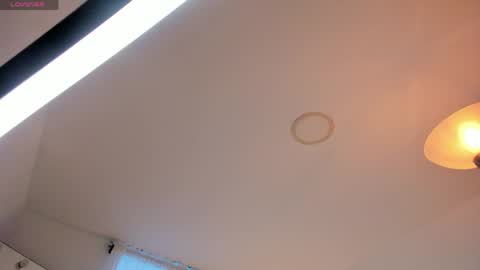 Ari online show from April 17, 8:23 pm