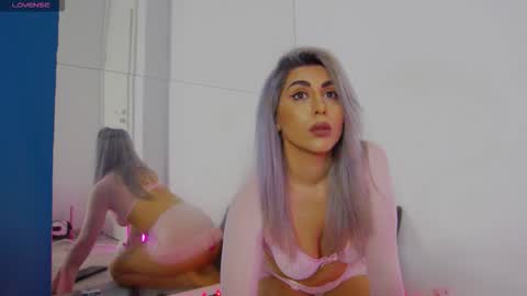 Snapshot of celinemeyerr chatting on February 17, 5:59 am CelineMeyer online show from February 17, 5:59 am