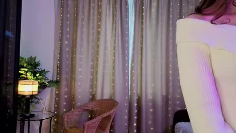 Snapshot of celineswiatkowski chatting on February 8, 9:02 am Nina online show from February 8, 9:02 am