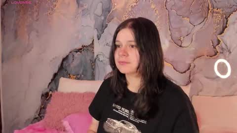 Hello guys my name is Sofi and Lizzie and  Vanessa online show from March 18, 5:21 am