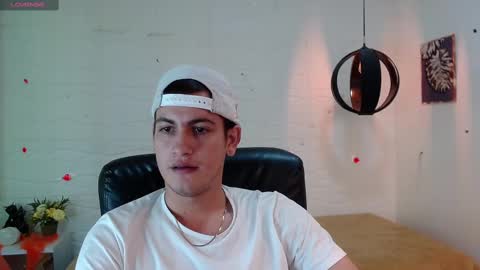 Snapshot of cerokershelby chatting on December 18, 6:43 am Ceroke online show from December 18, 6:43 am