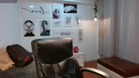 Snapshot of cerokershelby chatting on November 25, 10:04 am Ceroke online show from November 25, 10:04 am