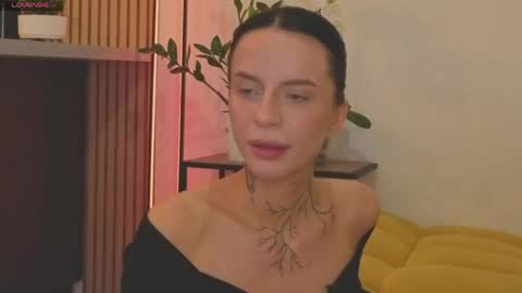 Snapshot of ceserisisi chatting on June 8, 10:21 pm Livia online show from June 8, 10:21 pm
