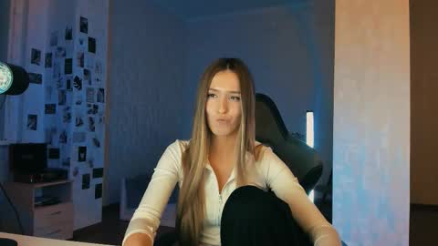 Snapshot of cexsuline chatting on December 5, 8:16 pm my name is Eva online show from December 5, 8:16 pm