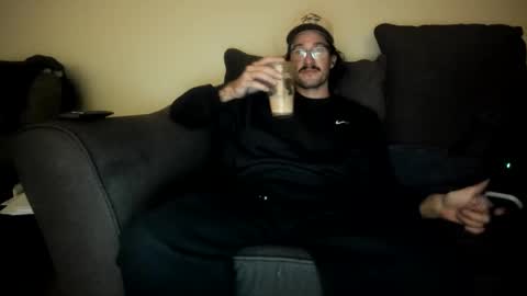 Snapshot of chadpowerz chatting on November 20, 2:45 am Lydong online show from November 20, 2:45 am