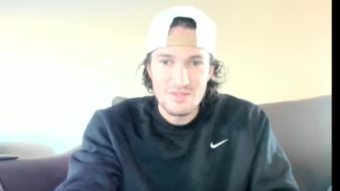 Snapshot of chadpowerz chatting on December 4, 11:13 pm Lydong online show from December 4, 11:13 pm